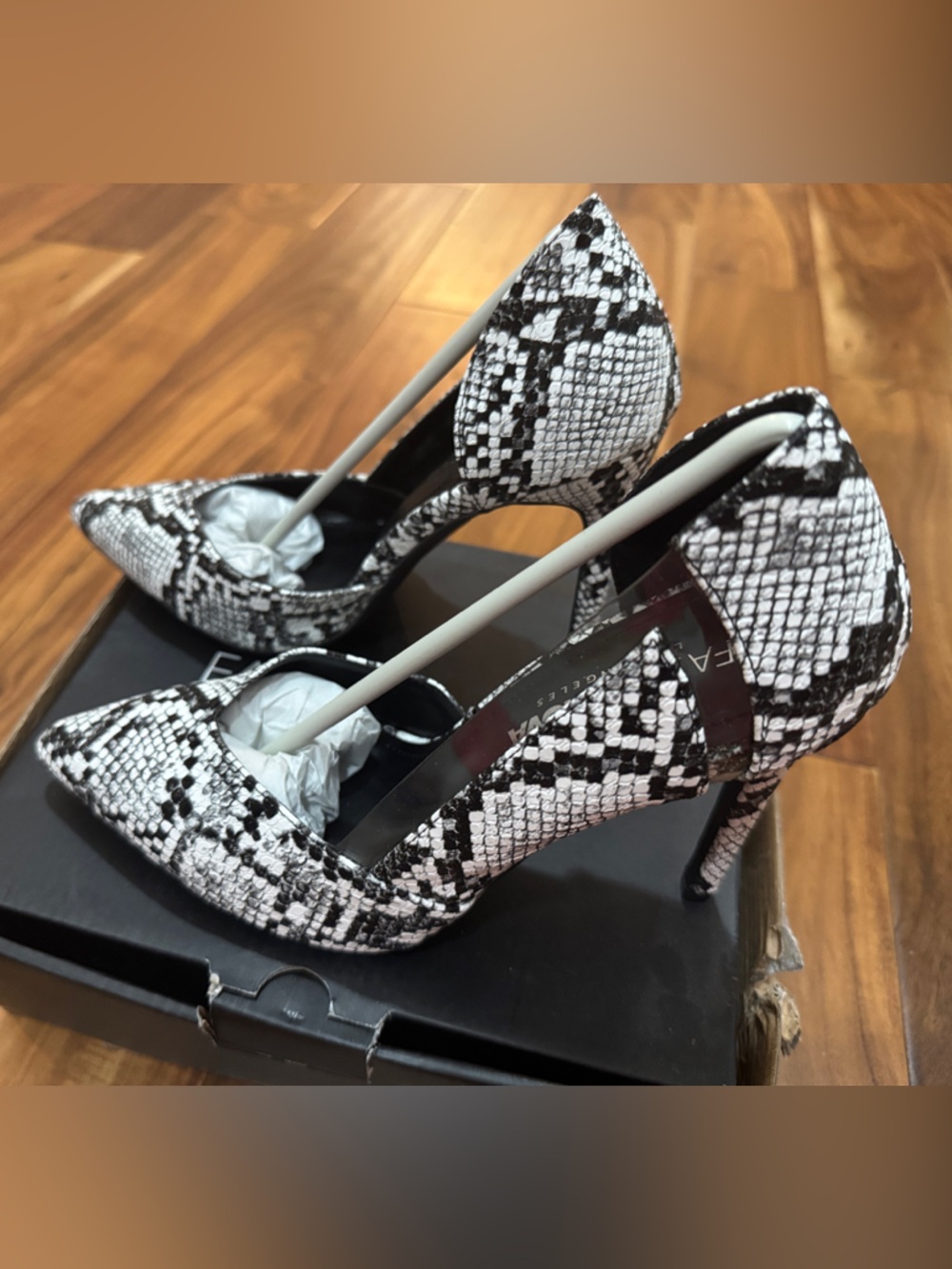 Fashion Nova Pointed snake Pumps
